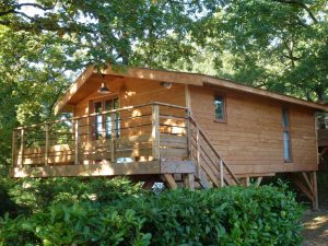 Logement en bois camping Le Ruisseau